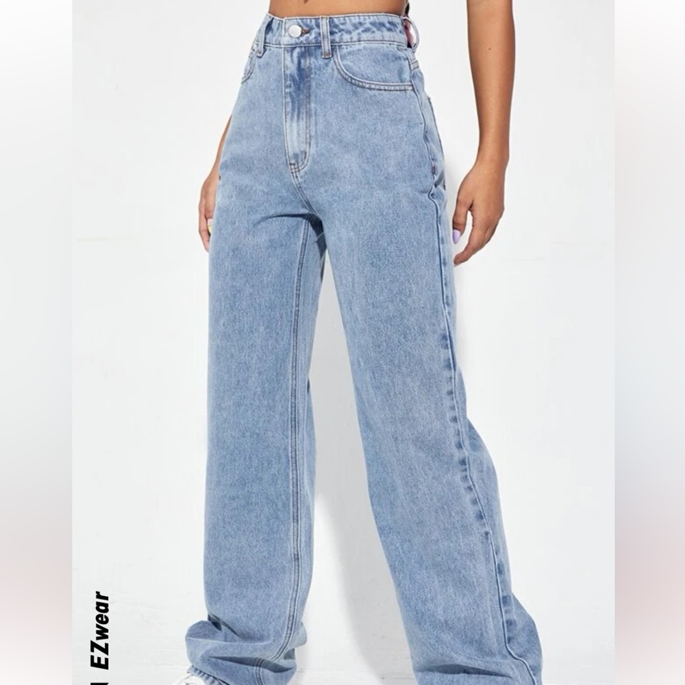 Woman’s Light Wash Jeans